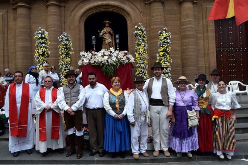 Ofrenda, Música y Bailes Canarios animan las calles de Gáldar en su romería infantil