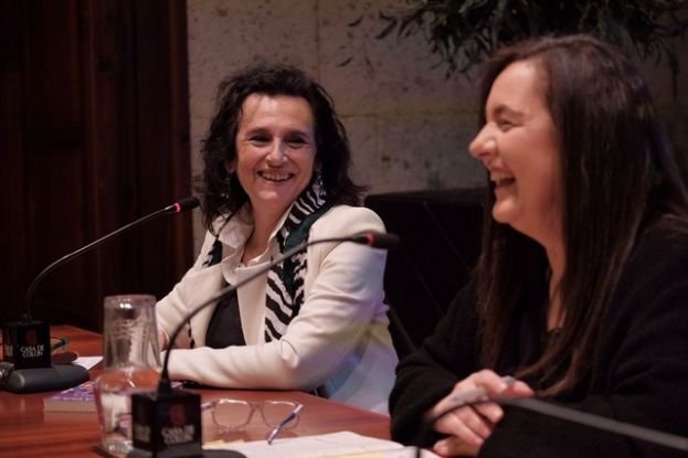 La periodista y escritora Nuria Varela alerta contra una &ldquo;nueva misoginia sutil y perversa&rdquo; en un multitudinario acto en la Casa de Col&oacute;n