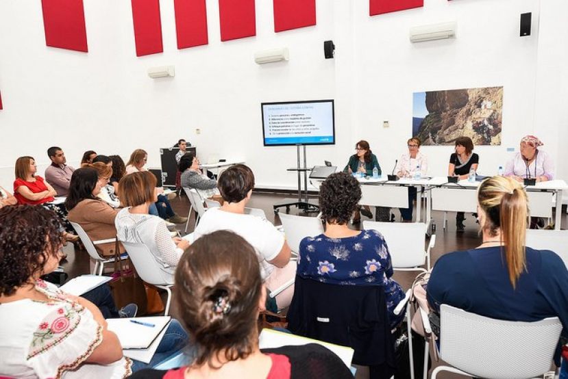 El Cabildo y Unicef forman al personal de la red insular de acogida de menores en la afectividad como competencia profesional