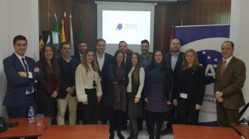 El Delegado de Hacienda en la Zona Franca de Gran Canaria con Jóvenes Empresarios