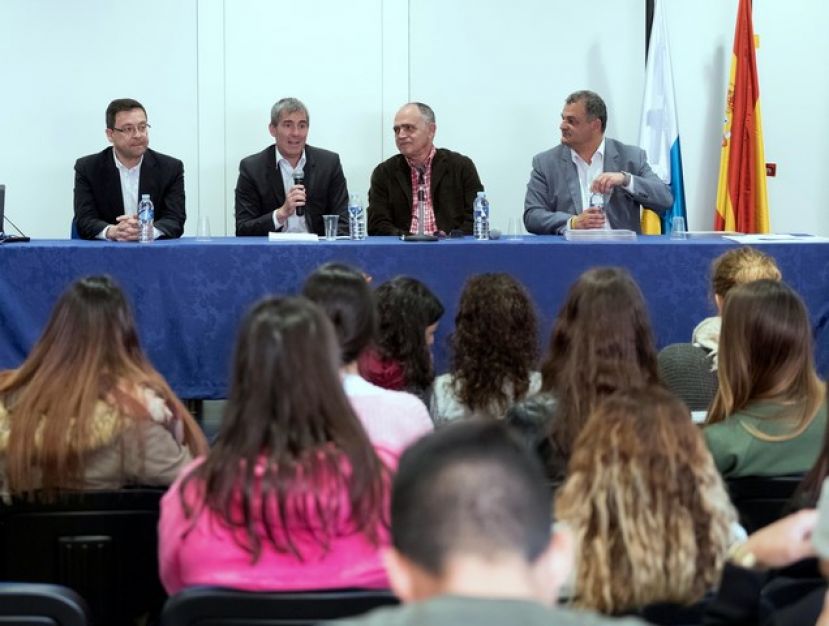 Clavijo apunta a “la formación, la innovación y el emprendimiento”