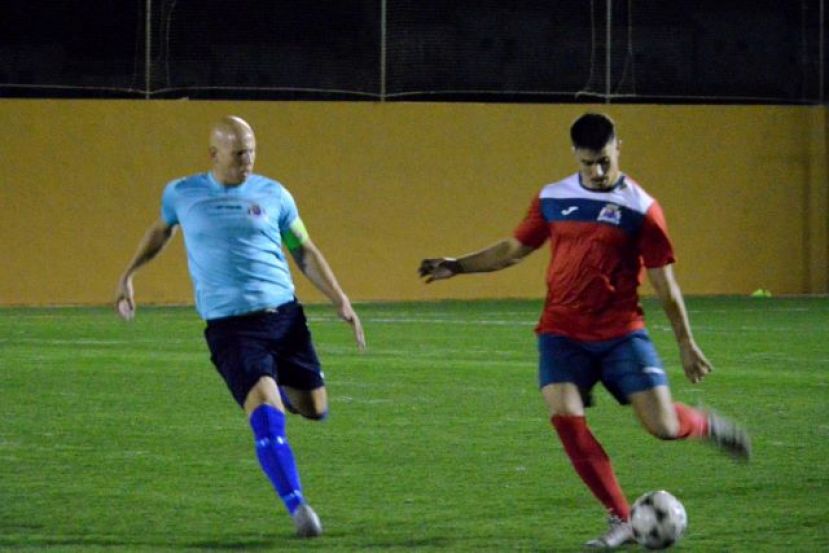 Fútbol 1ª Regional: El CD Longueras gana con diez al CD Juan Grande (3-1)