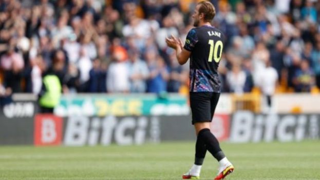 Harry Kane anuncia que seguirá una temporada más en el Tottenham