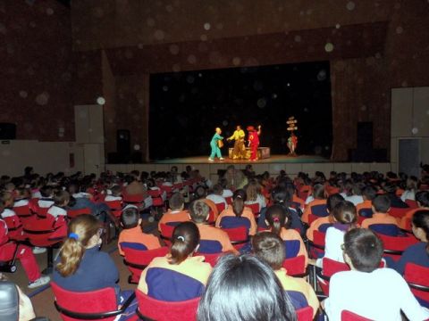Gáldar: Cerca de 2000 escolares disfrutan en el Guaires del Teatro Escolar