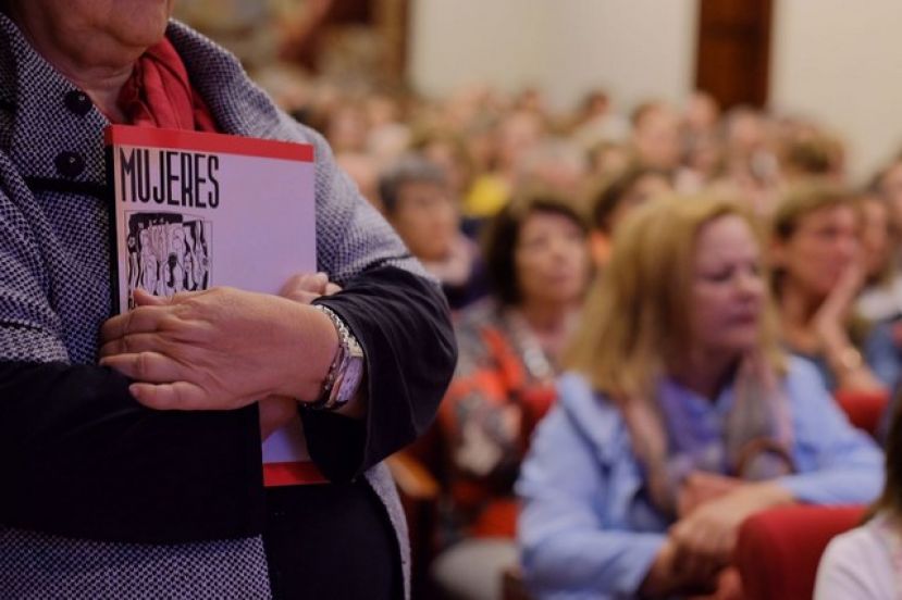 La investigadora Mar&iacute;a del Carmen Reina arroja una mirada panor&aacute;mica sobre la revista &lsquo;Mujeres en la Isla&rsquo;