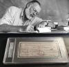 Manuscritos de Julio Verne y Bram Stoker o firmas de Garc&iacute;a Lorca y Hemingway, juntas en una exposici&oacute;n junto a otras 'joyas'