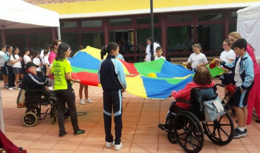 Encuentro Intergeneracional &lsquo;Aprendemos Juntos&rsquo; con juegos, en la Atalaya de Gu&iacute;a