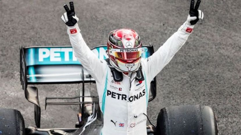 Hamilton le arrebata el primer puesto a Lecrerc en un mal día para Sainz
