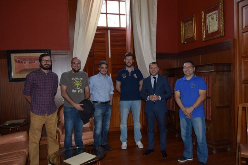 El Alcalde de G&aacute;ldar felicita a Edgar Cabrera por su &ldquo;Fair Play&rdquo; en Baloncesto