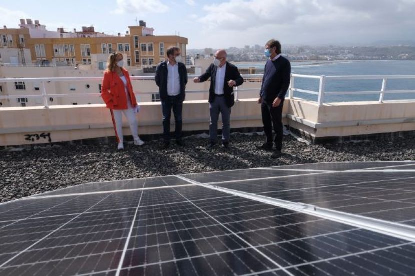 El Cabildo lanza 400.000 euros de ayudas para placas solares en viviendas y empresas y contribuir a la “revolución de las azoteas” de Gran Canaria