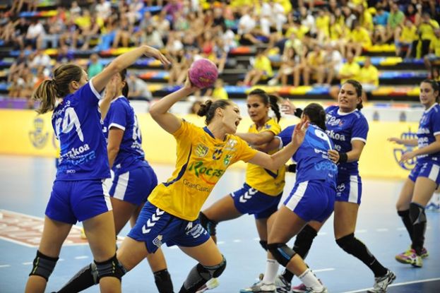 Balonmano: El Rocasa Gran Canaria ACE asalta "el fort&iacute;n" del Bera Bera (26-27)