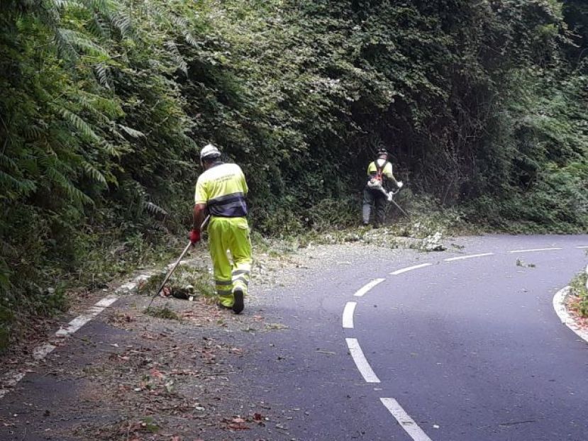 la Gomera refuerza el mantenimiento de más de 220 kilómetros de vías de la isla