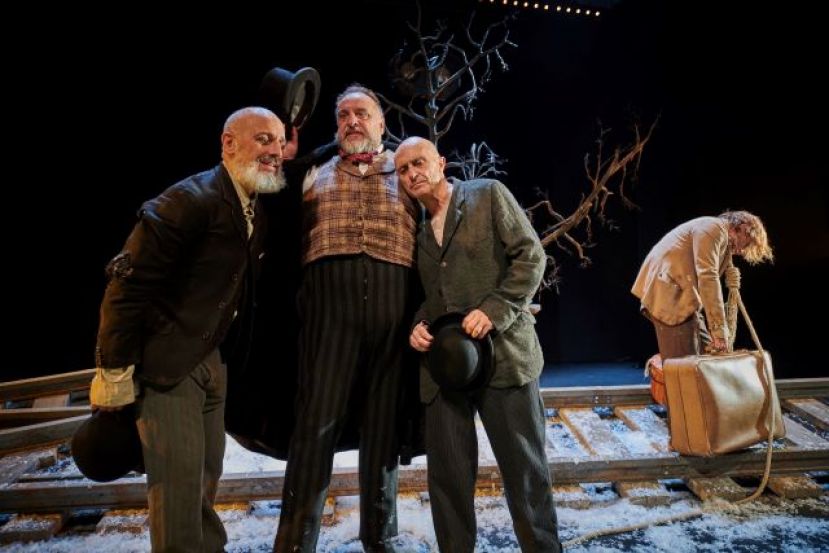 PEPE VIYUELA PROTAGONIZA EN EL CUYÁS ‘ESPERANDO A GODOT’, CUYAS FUNCIONES SE ADELANTAN A LAS 19.30 HORAS POR EL NUEVO TOQUE DE QUEDA