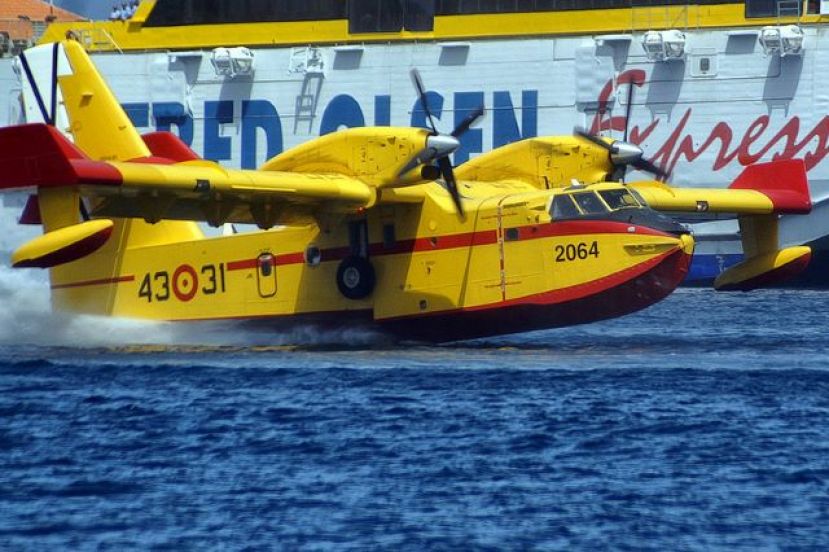 Maniobras de Hidroaviones del Ejército para los incendios en La Gomera