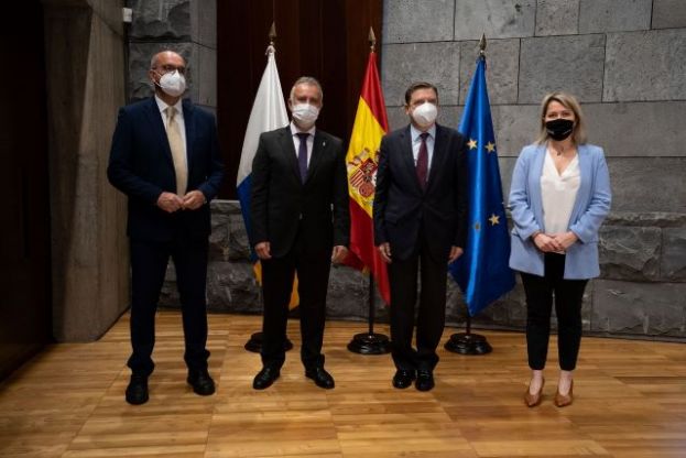 Torres recibe la confirmaci&oacute;n de que seguir&aacute; la ficha financiera del Posei hasta 2027