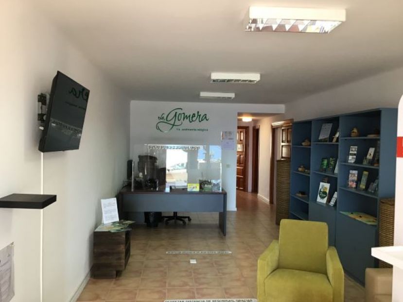 Turismo de La Gomera renueva la imagen de la Oficina de Turismo de Playa Santiago
