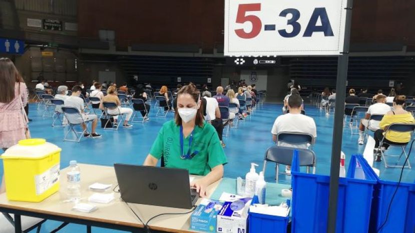 Tenerife y Gran Canaria vacunan sin cita previa a j&oacute;venes de m&aacute;s de 16 a&ntilde;os