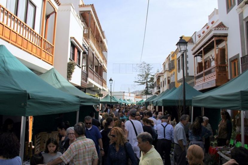 La Villa de Moya vivi&oacute; este domingo una dulce y exitosa Feria Artesanal y Comercial