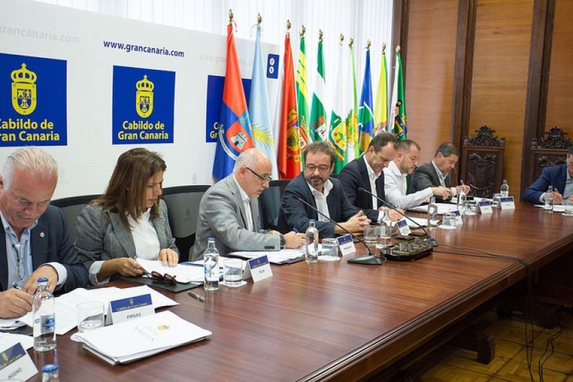 El Cabildo y 10 municipios de Gran Canaria firman el convenio para el asesoramiento y cumplimiento del Pacto de los Alcaldes