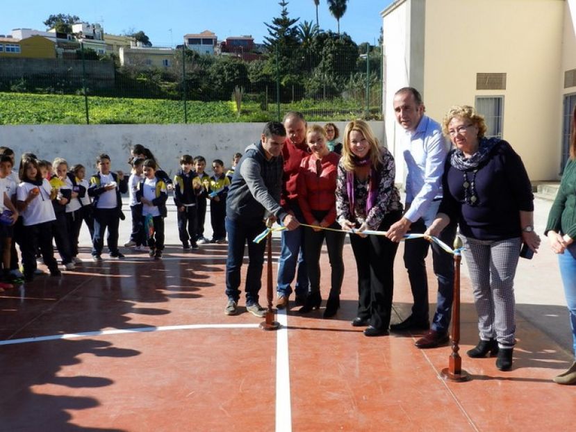 Teror: La cancha de El Palmar estrena nuevo pavimento y vallado