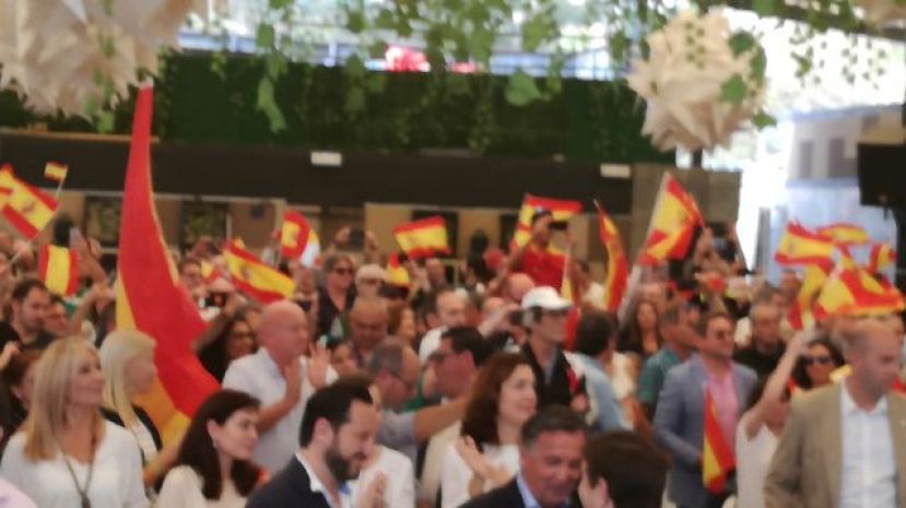 VOX, con su Secretario General, desbordó el salón del Tao Club Las Palmas