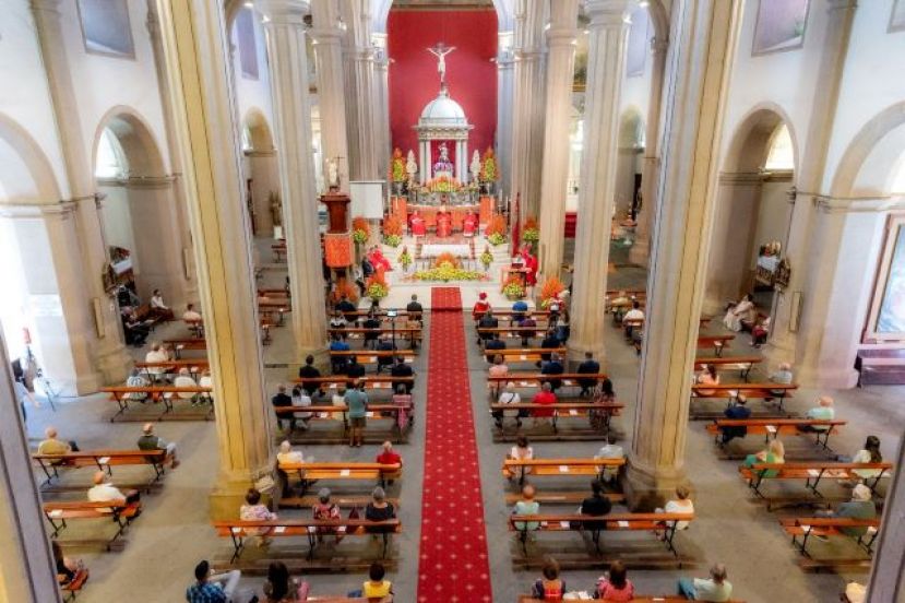 Gáldar rindió culto a Santiago echando de menos el fervor de su procesión