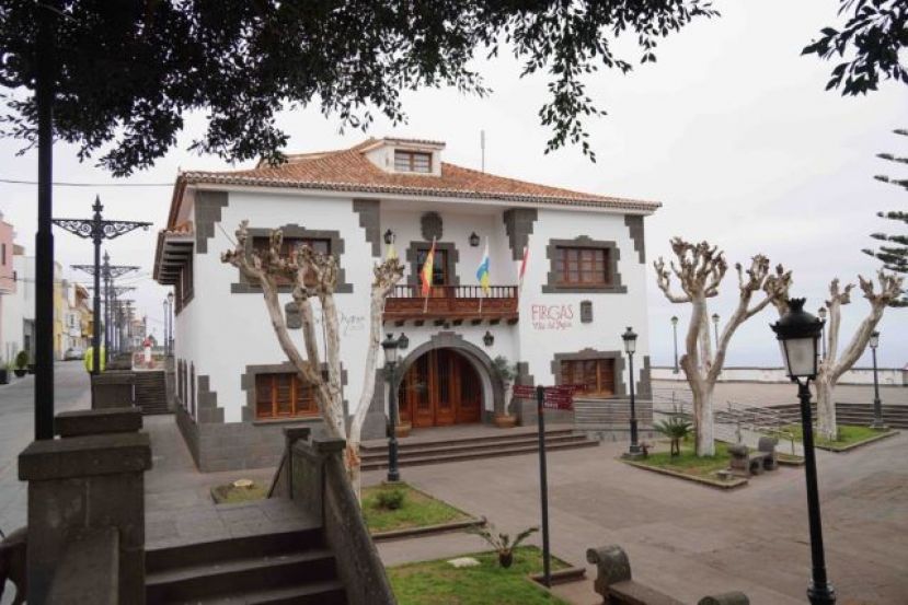 El Ayuntamiento de la Villa de Firgas con el 175 aniversario de la Parroquia