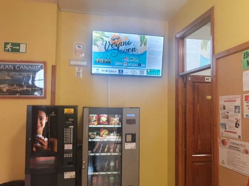 Juventud Gáldar instala una nueva pantalla de información juvenil
