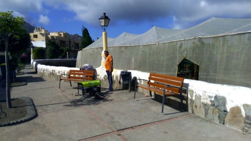 La Aldea estrena mobiliario urbano