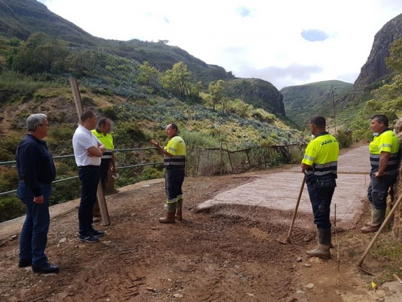 Guía ejecuta en estos momentos la carretera de acceso a Las Boticarias