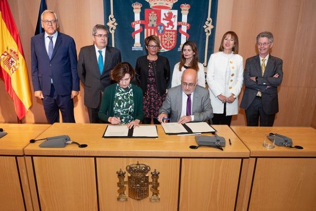 El presidente del Cabildo y la secretaria de Turismo firman la aportaci&oacute;n estatal de 500.000 euros al Consorcio de Maspalomas
