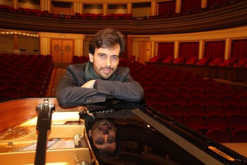 El pianista Iv&aacute;n Mart&iacute;n interpreta sonatas de Beethoven en el Teatro P&eacute;rez Gald&oacute;s