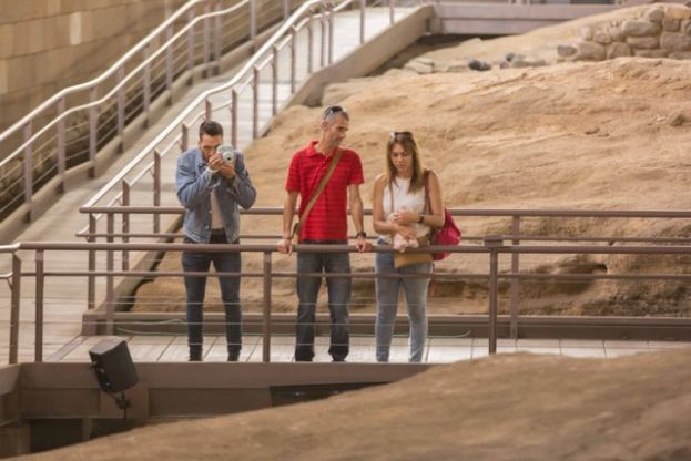 La Cueva Pintada celebra su XII Aniversario con una interacci&oacute;n con el p&uacute;blico y &lsquo;posando&rsquo; ante c&aacute;maras de revelado instant&aacute;neo