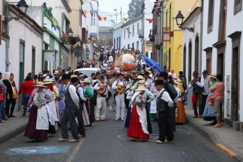 Valleseco: Tradición, colorido y folclore en la tradicional Romería de la Manzana