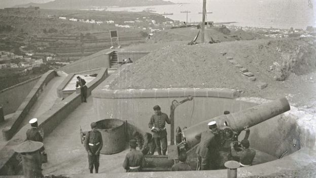 Un centenar de personas descubre la historia de la Batería de San Juan