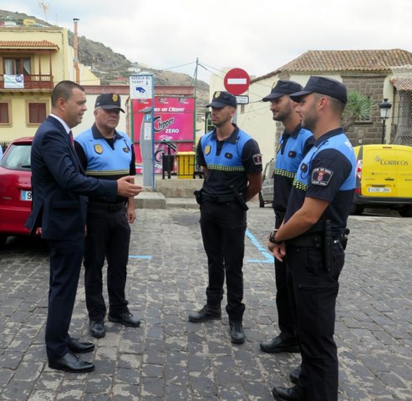 Tres nuevos agentes de la Policía Local ‘patrullan’ ya las calles de Guía