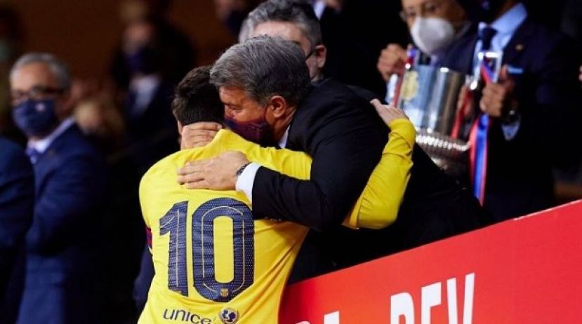 Messi comunica al Bar&ccedil;a que seguir&aacute; un a&ntilde;o m&aacute;s