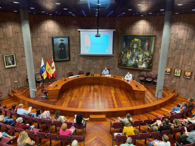 La Gomera: Curso en Valle Gran Rey sobre competencias digitales para el comercio