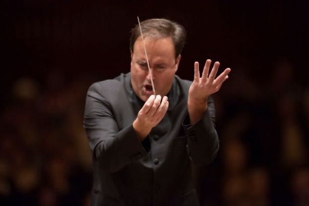 Karel Mark Chichon y Nancy Fabiola Herrera: homenaje a Saint-Sa&euml;ns con la Filarm&oacute;nica