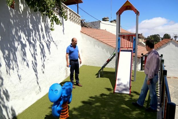 Valleseco: La zona de Caser&oacute;n cuenta con un nuevo Parque Infantil
