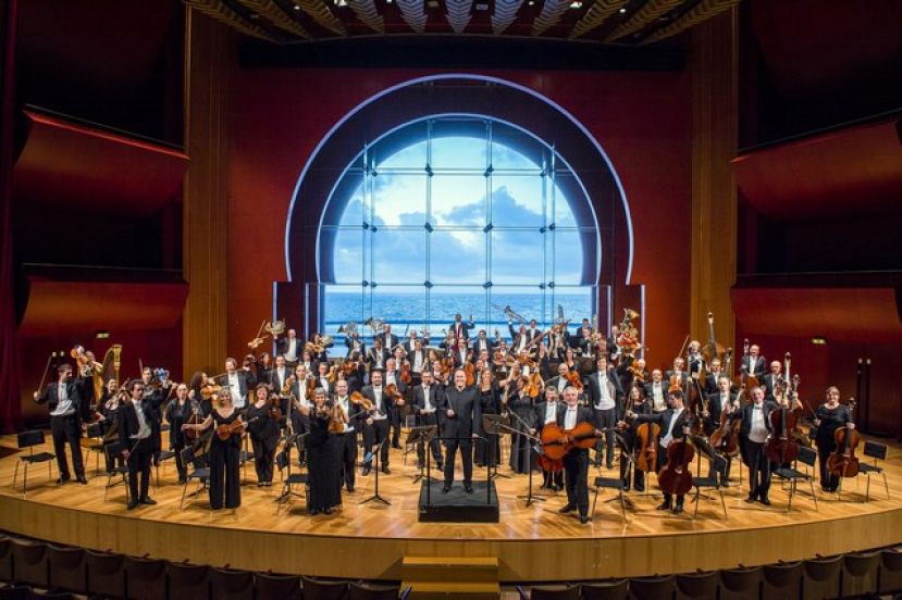 La OFGC cierra su temporada con un espectacular concierto a ritmo de vals