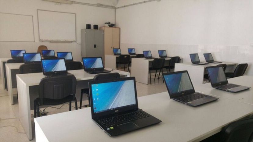 Agaete: El Ayuntamiento instala 15 ordenadores en el Aula de Inform&aacute;tica