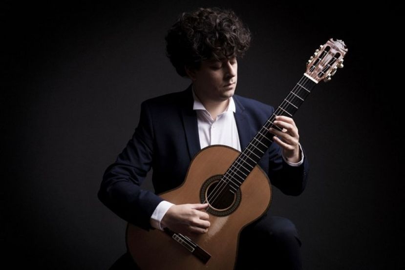 LA GUITARRA DE SAMUEL DIZ TRANSITA EL PUENTE ENTRE GALD&Oacute;S Y LORCA