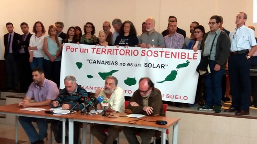 NC participa de la plataforma contra la ley del suelo por la &quot;enorme inquietud&quot; de la propuesta de Clavijo