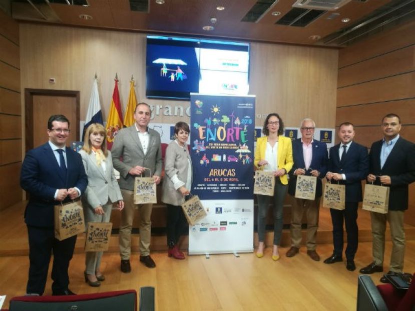 La zona peatonal de Arucas concentra los más de 100 stands de la Feria Enorte