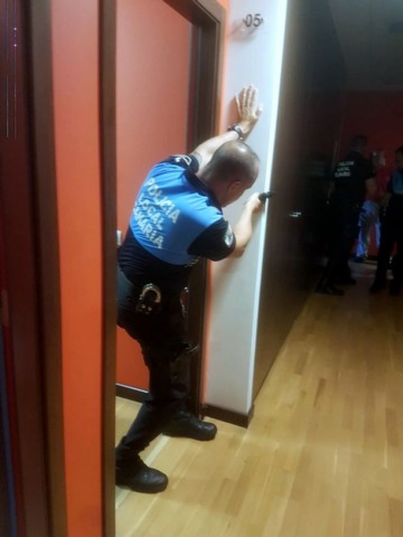 Polic&iacute;as locales de Tenerife aprenden c&oacute;mo actuar ante un enfrentamiento armado