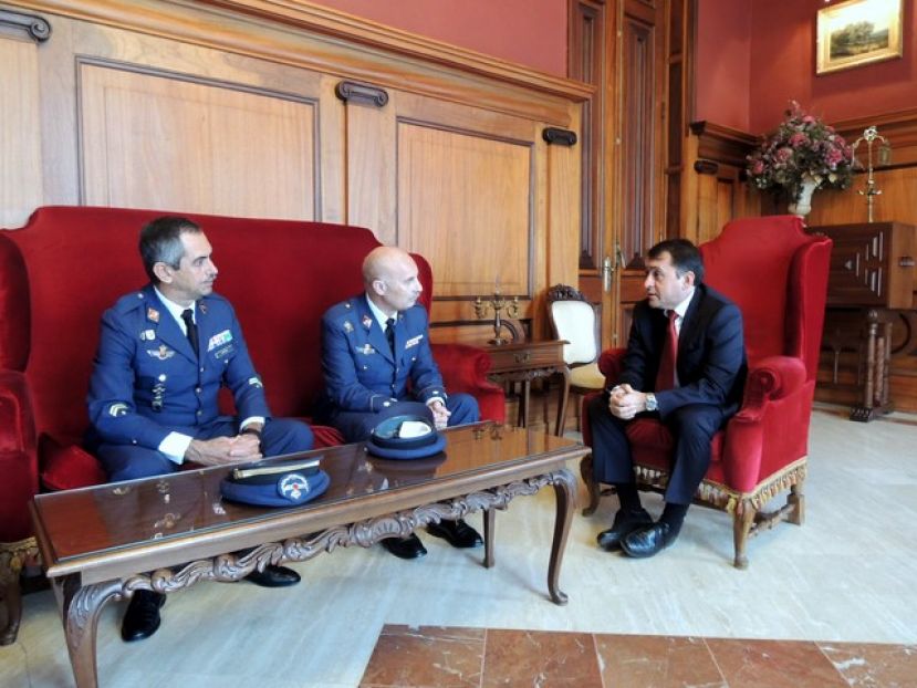El alcalde de Santa Cruz recibe al nuevo jefe del Sector A&eacute;reo de Tenerife