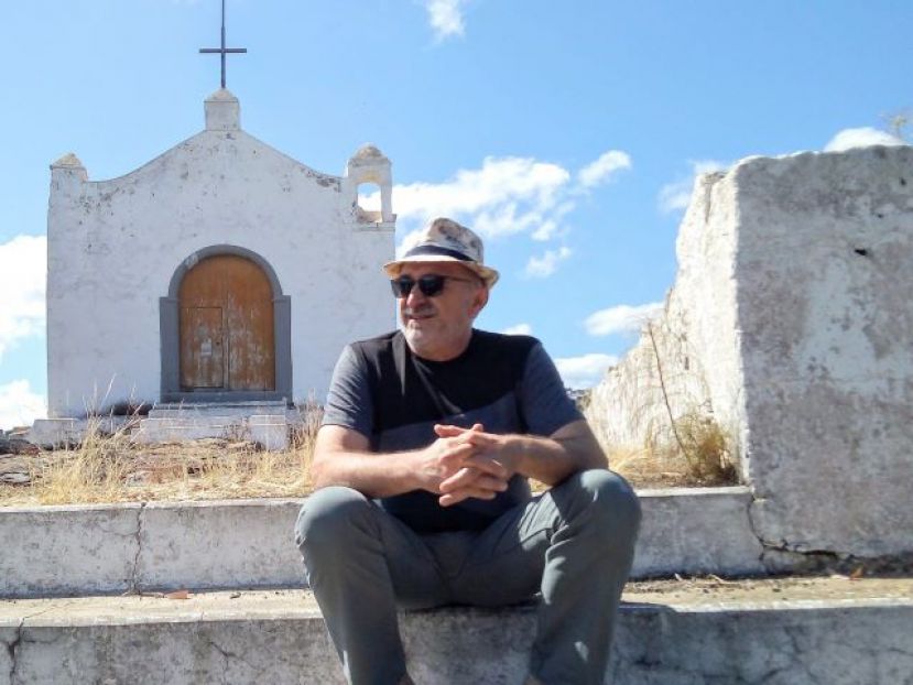 Pedro Conde presenta su &uacute;ltimo libro titulado &lsquo;La hora de las cigarras&rsquo;