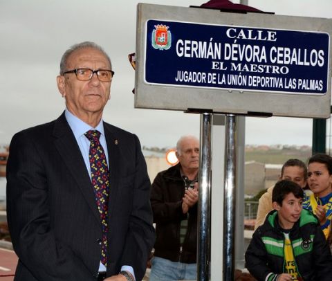 Germán Dévora &#039;recibe&#039; una calle de la ciudad junto al Estadio de Gran Canaria