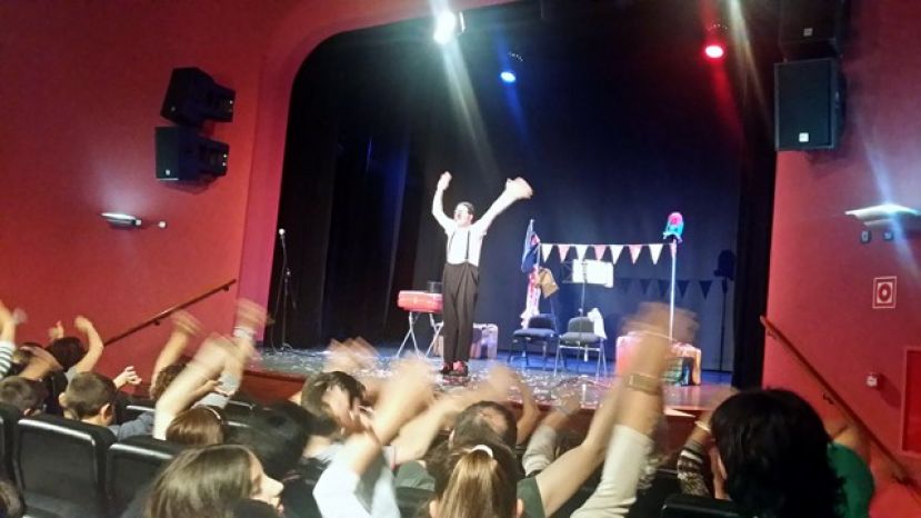 Gu&iacute;a: Cerca de 200 personas acudieron al espect&aacute;culo  &ldquo;Tot&oacute;, Un payaso viajero&rdquo;